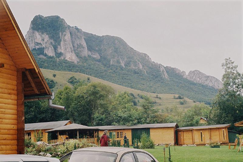 Erdély_2004_57.JPG - a Gyopár, háttérben a Székelykő.