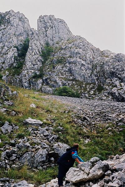 Erdély_2004_6.JPG - nézzük a Székelykő csúcsát.